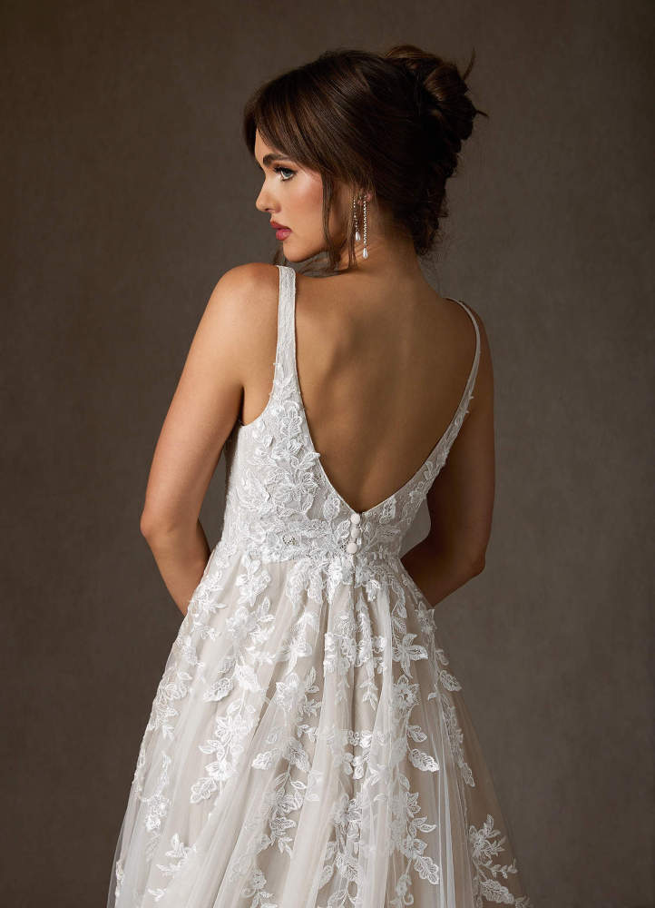 elyessen Sorella Free pannier Diamond White A-Line V-Neck Sequins Tulle Dress