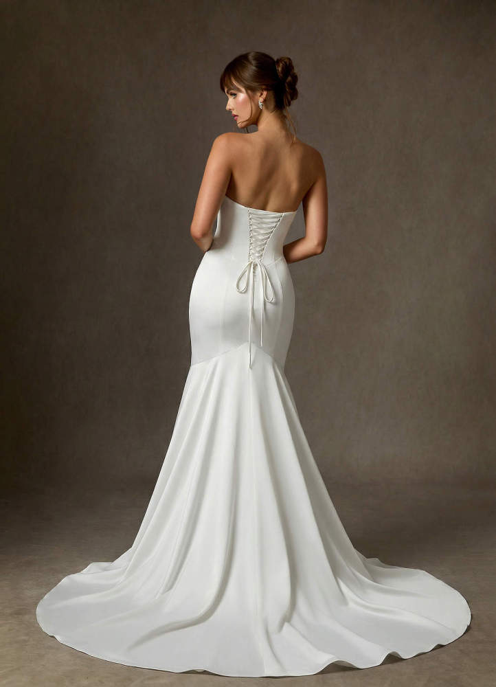 elyessen Lanelle Diamond White Mermaid Crepe Back Satin Dress