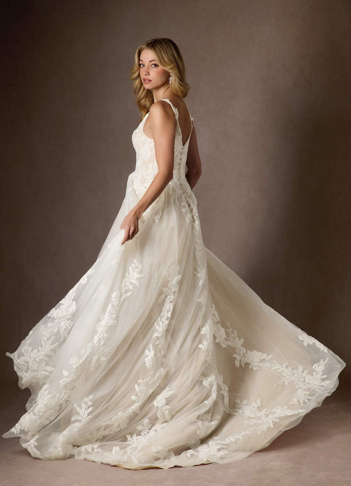 elyessen  Diamond White A-Line V-Neck Sequins Tulle Dress