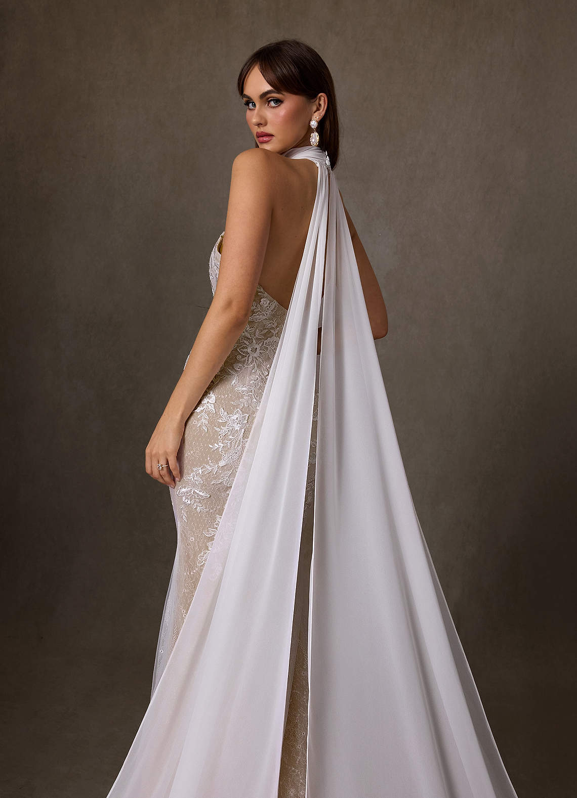 elyessen  Diamond White Sheath High Neck Lace Dress
