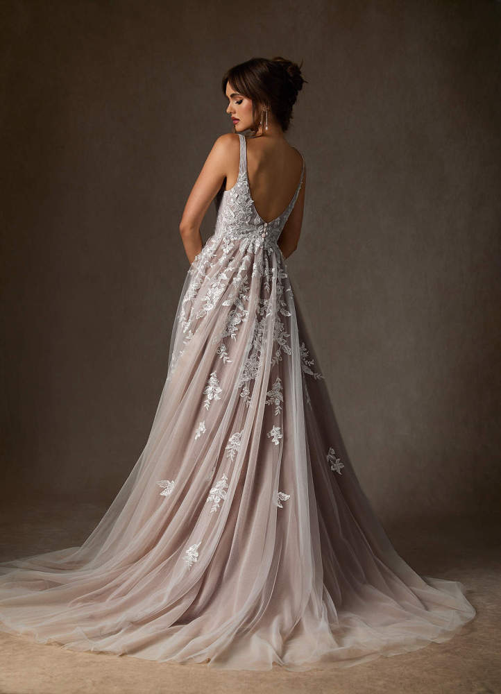elyessen  Free pannier Diamond White A-Line V-Neck Sequins Tulle Dress