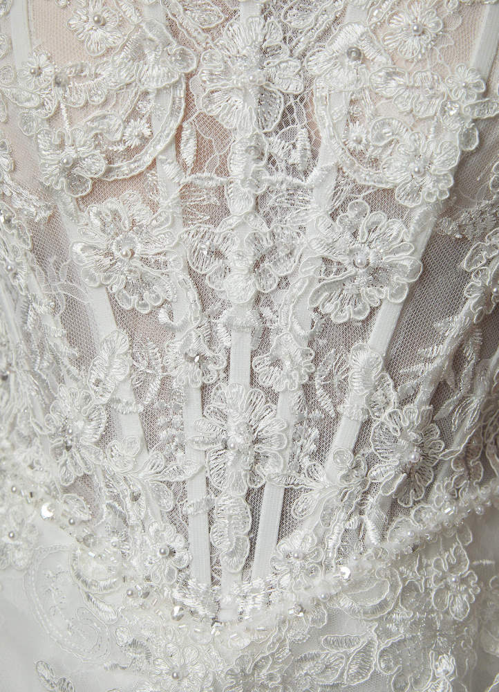 elyessen Hari Diamond White Sheath Sweetheart Neckline Lace Dress