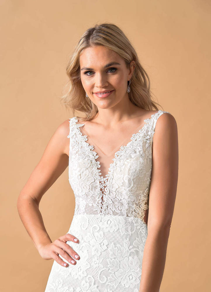 elyessen Gracen Diamond White Champagne Mermaid V-Neck Lace Tulle Dress