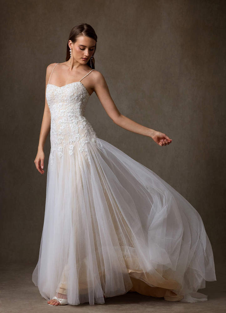 elyessen Lumina Diamond White A-Line Sweetheart Neckline Lace Dress