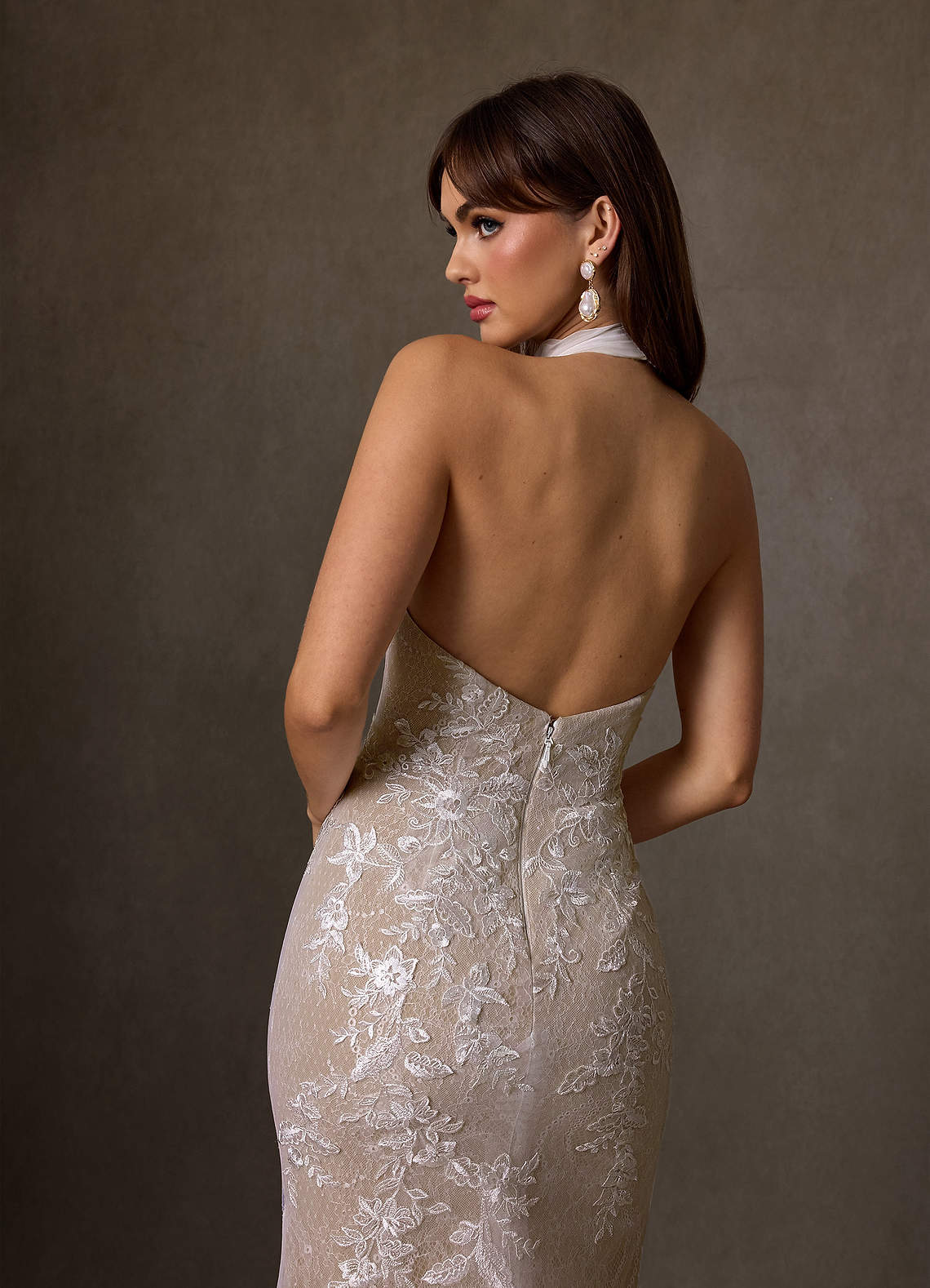 elyessen  Diamond White Sheath High Neck Lace Dress