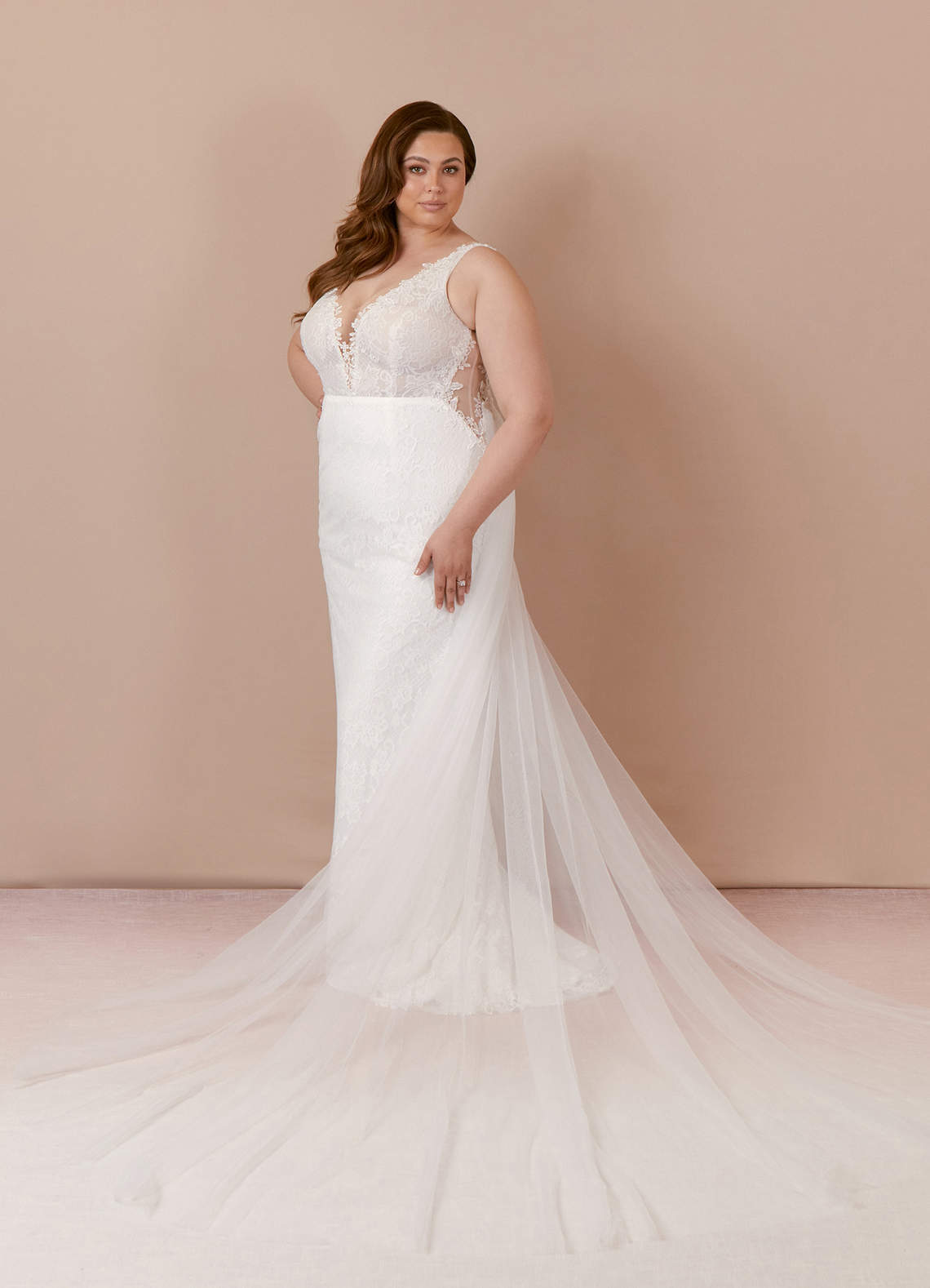 elyessen Gracen Diamond White Champagne Mermaid V-Neck Lace Tulle Dress