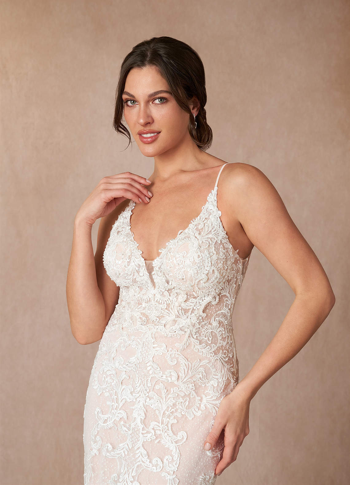 elyessen  Diamond White Mermaid V-Neck Lace Dress