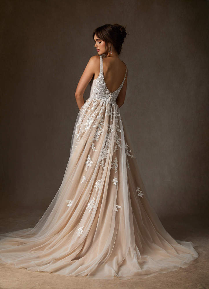 elyessen  Free pannier Diamond White A-Line V-Neck Sequins Tulle Dress