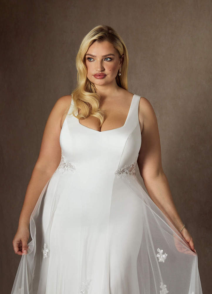 elyessen Ebony Diamond White A-Line Sequins Crepe Back Satin Dress