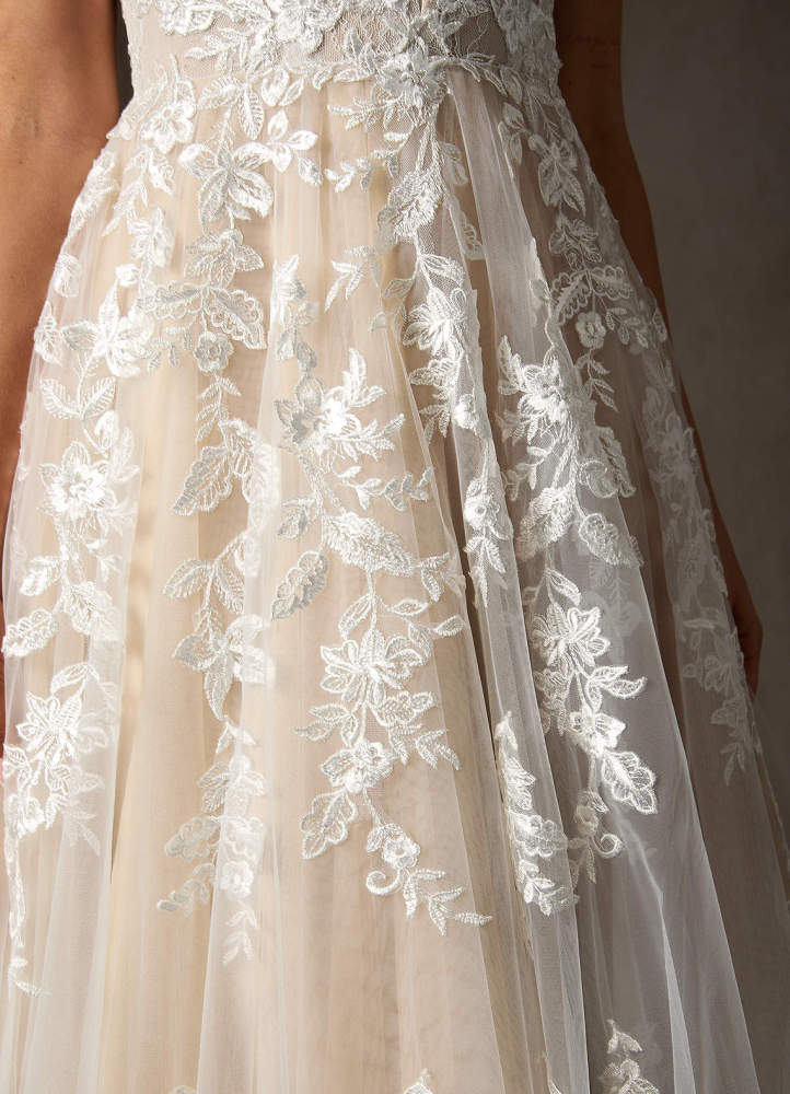 elyessen  Free pannier Diamond White A-Line V-Neck Sequins Tulle Dress