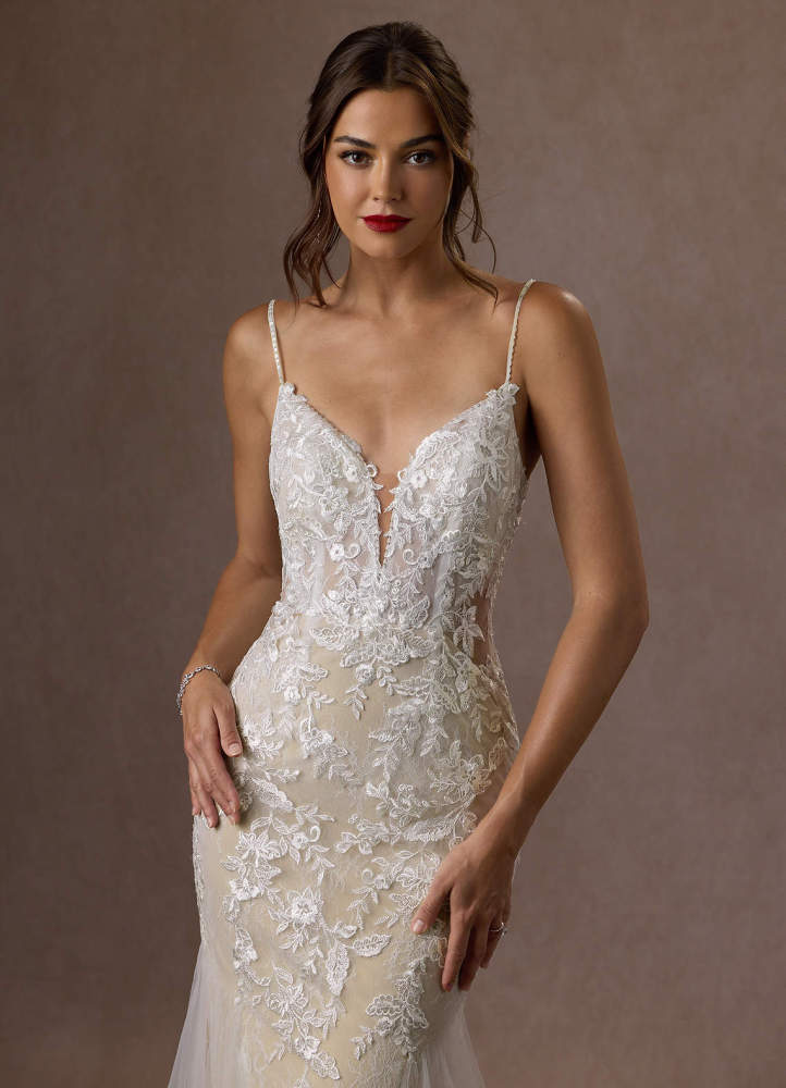 elyessen  Diamond White Mermaid V-Neck Sequins Tulle Dress
