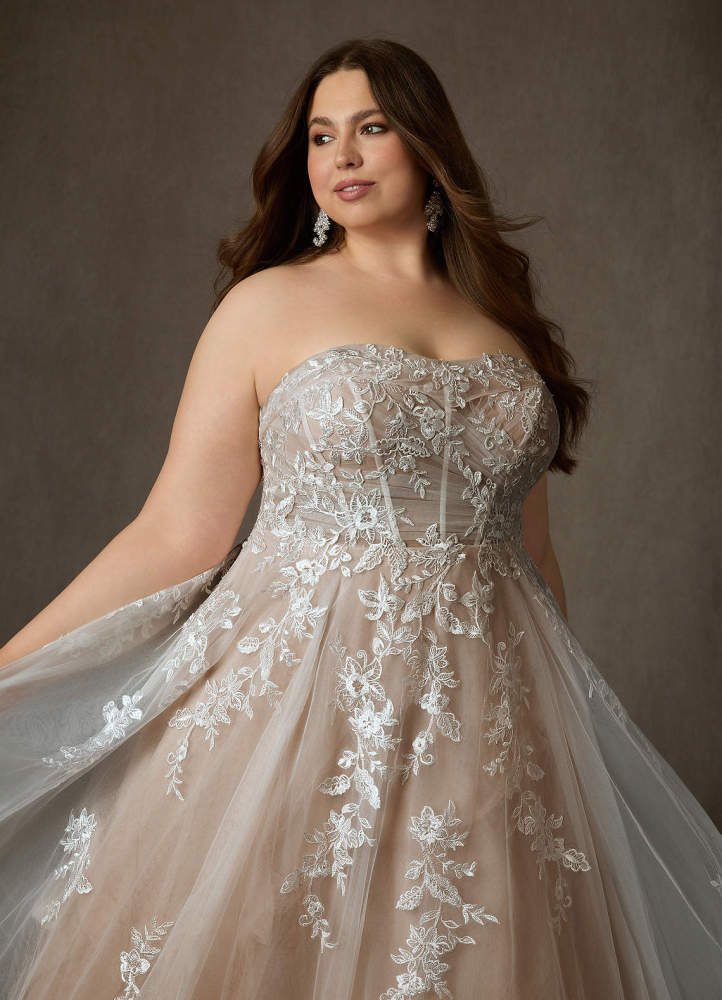 elyessen  Diamond White Ball-Gown Strapless Lace Dress