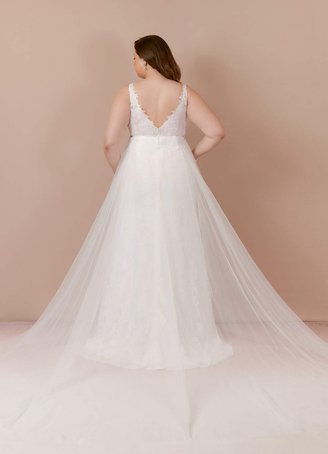 elyessen Gracen Diamond White Champagne Mermaid V-Neck Lace Tulle Dress
