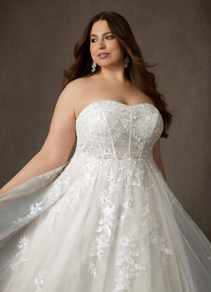 elyessen  Diamond White Ball-Gown Strapless Lace Dress