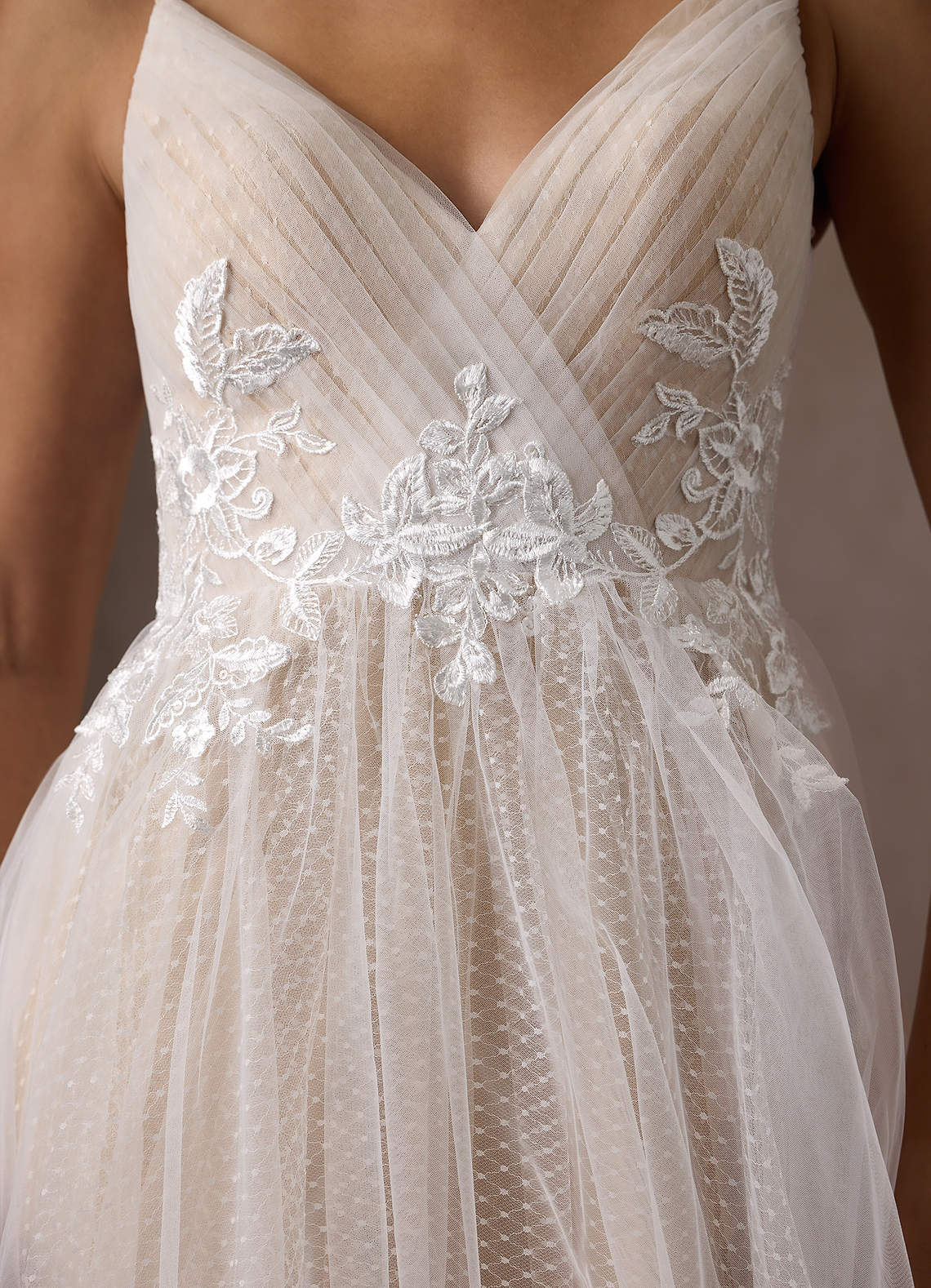 elyessen Diamond White A-Line V-Neck Sequins Tulle Dress