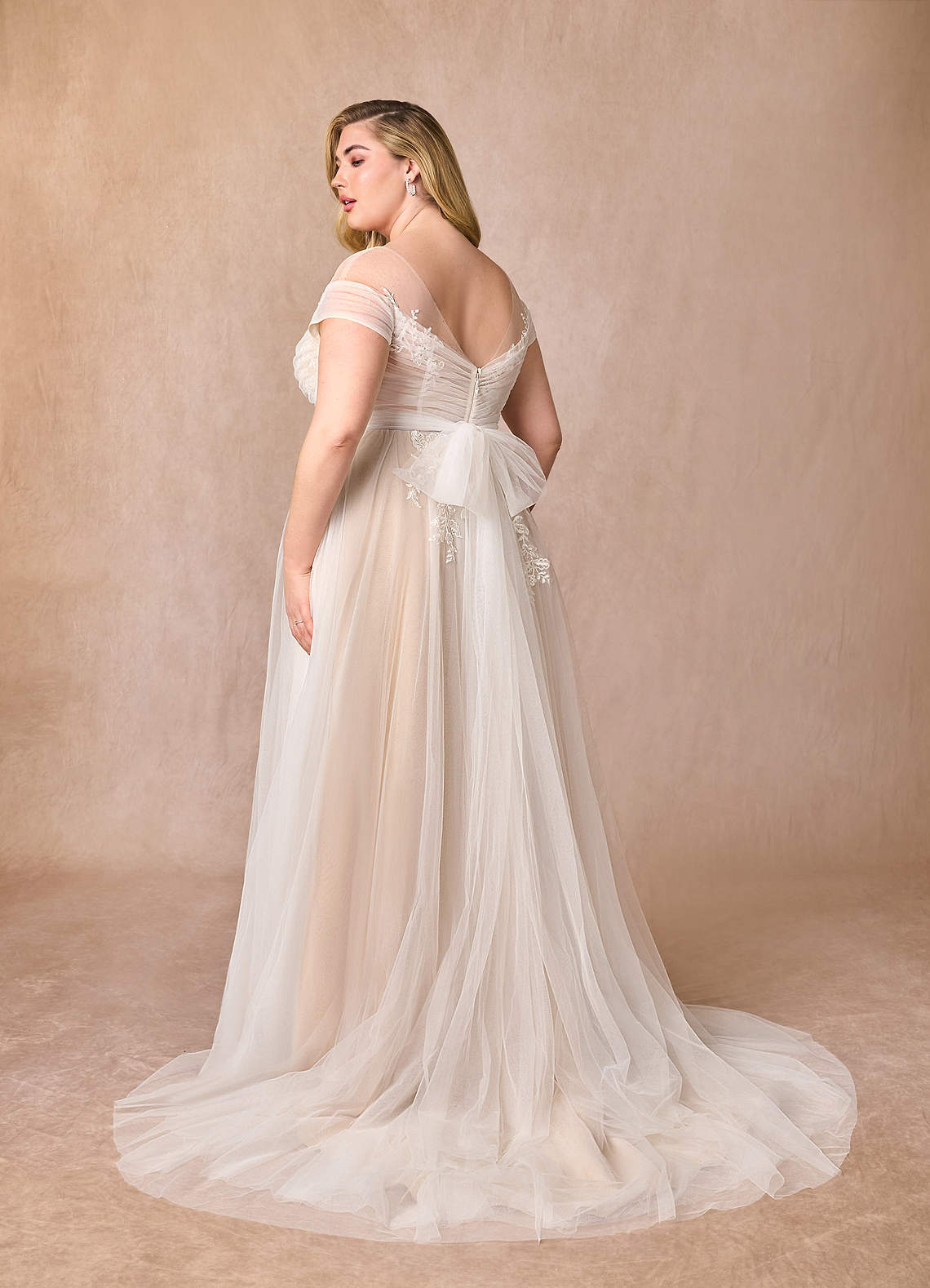 elyessen  Diamond White A-Line Illusion Off-The-Shouler Lace Tulle Dress