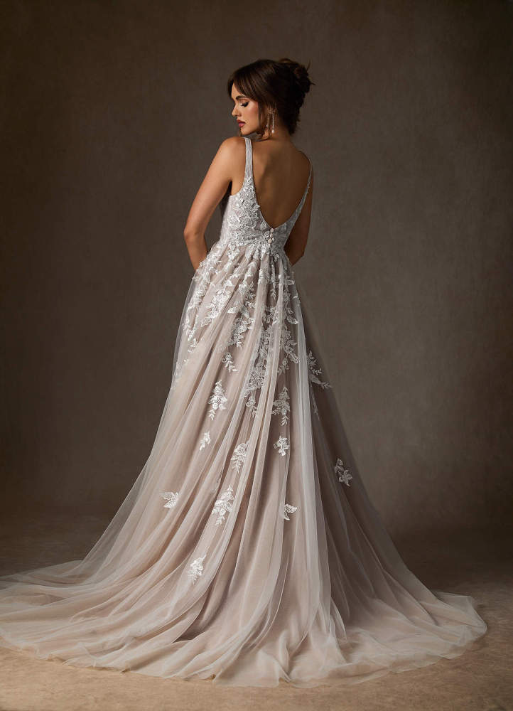 elyessen  Free pannier Diamond White A-Line V-Neck Sequins Tulle Dress
