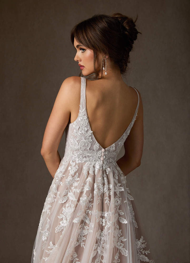 elyessen  Free pannier Diamond White A-Line V-Neck Sequins Tulle Dress