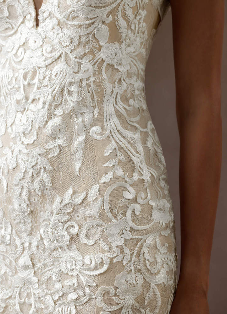elyessen  Diamond White Mermaid V-Neck Sequins Tulle Dress