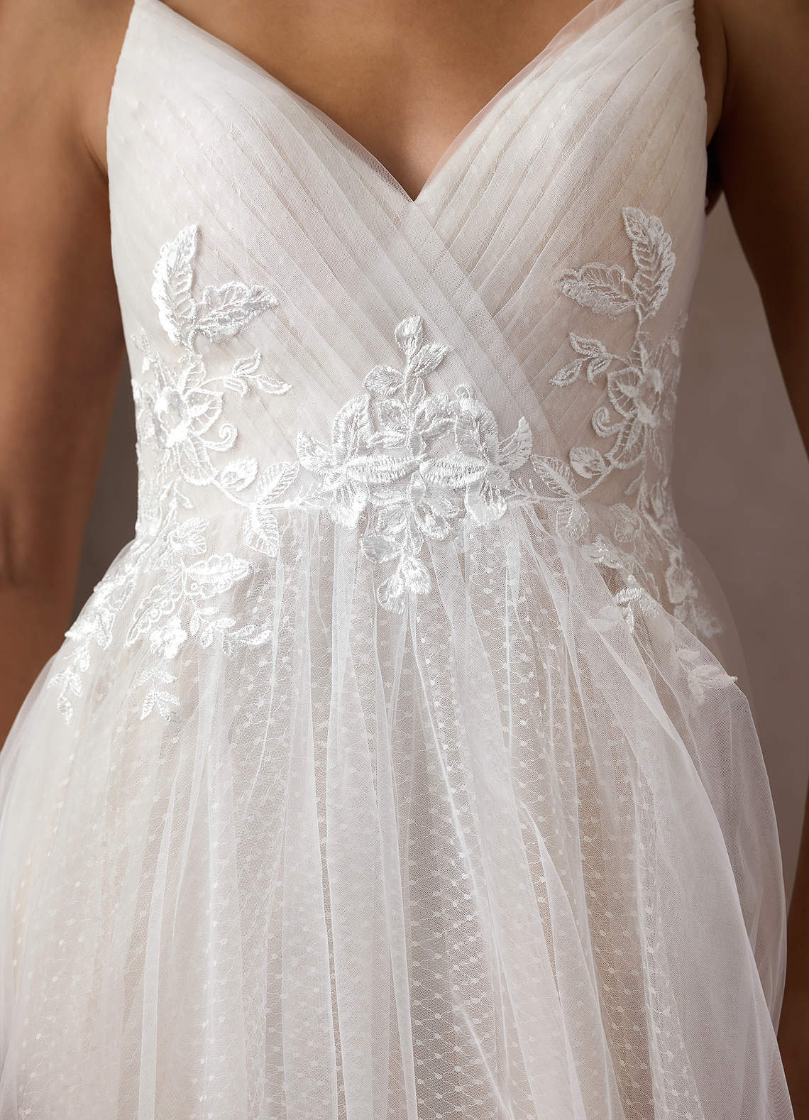 elyessen Liana Diamond White A-Line V-Neck Sequins Tulle Dress