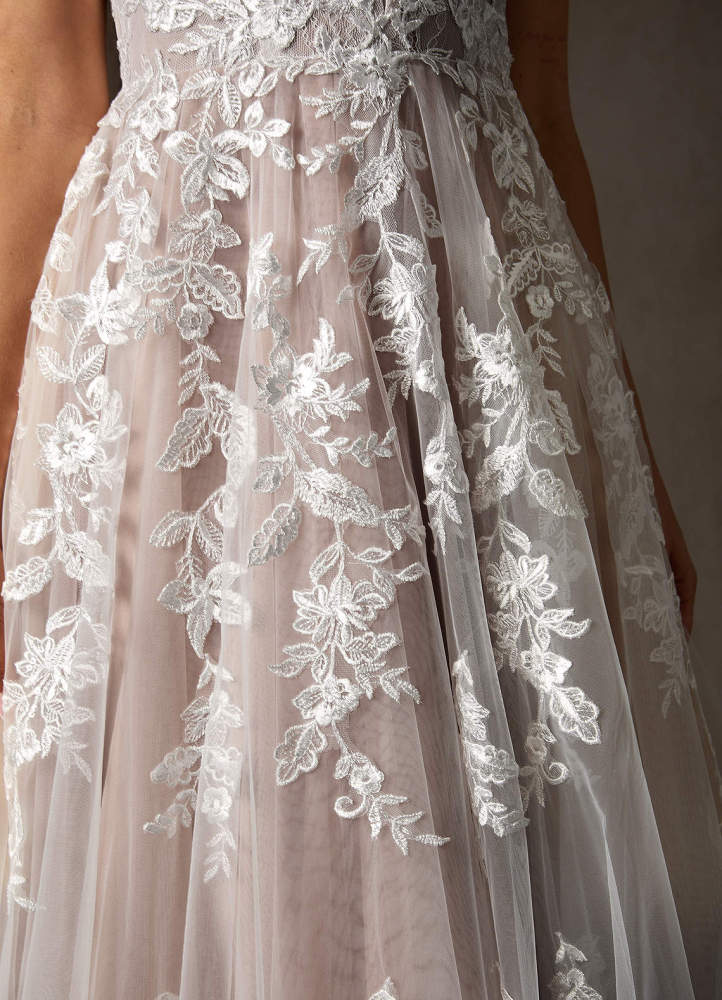 elyessen  Free pannier Diamond White A-Line V-Neck Sequins Tulle Dress