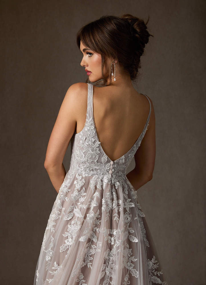 elyessen  Free pannier Diamond White A-Line V-Neck Sequins Tulle Dress