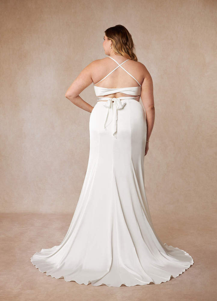 elyessen Kierra Stretch Diamond White Mermaid Pleated Stretch Satin Dress