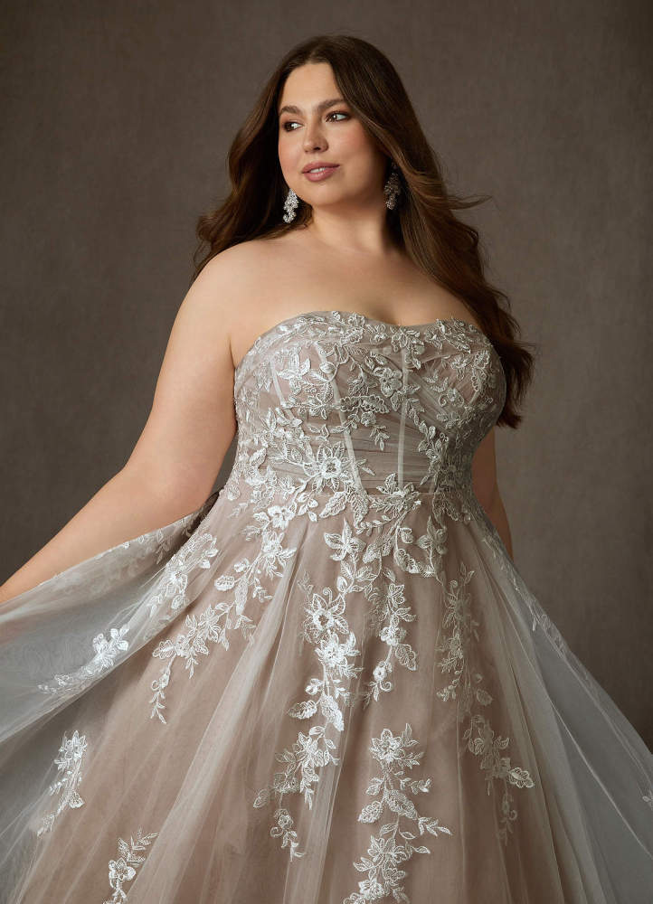 elyessen  Diamond White Ball-Gown Strapless Lace Dress