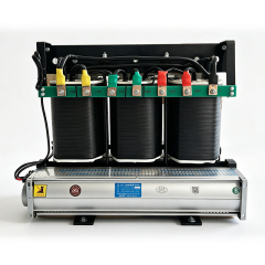 三相隔离变压器 200-500KVA 三相 输入输出电压可定制 绝缘等级F级 耐压AC2500V/min 隔离三次谐波 抑制干扰 适用于工业自动化数据中心新能源系统进口设备,三相隔离变压器