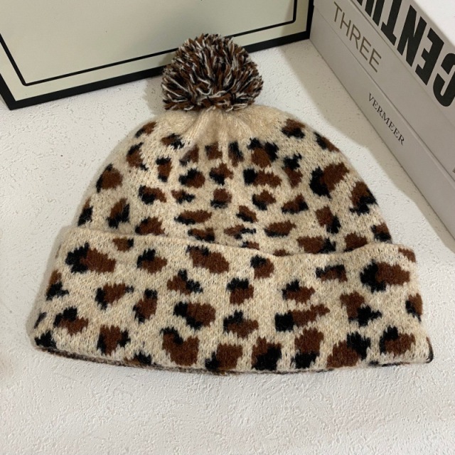 Women's Leopard Print Knitted Beanie Winter Warm Ear Protection Windproof Thermal Hat for Ladies