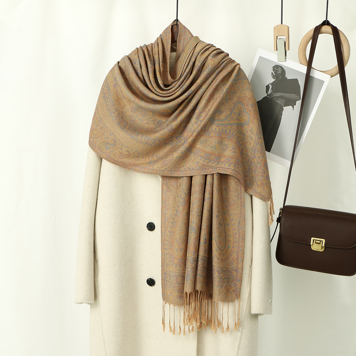 Vintage Paisley Print Shawl with Fringe – Elegant Autumn Winter Scarf