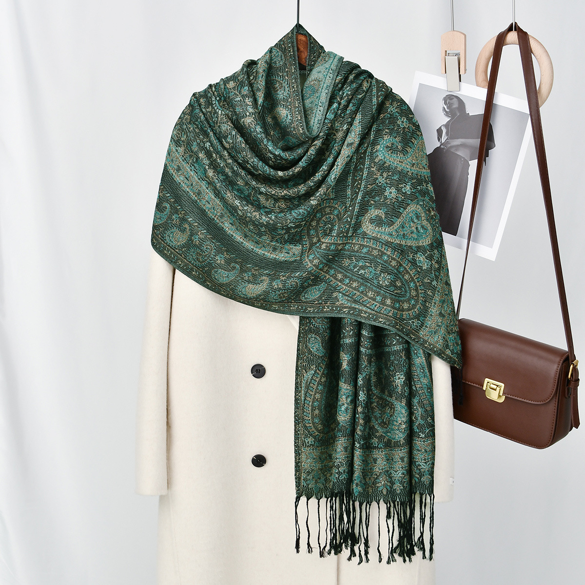 Vintage Paisley Print Shawl with Fringe – Elegant Autumn Winter Scarf