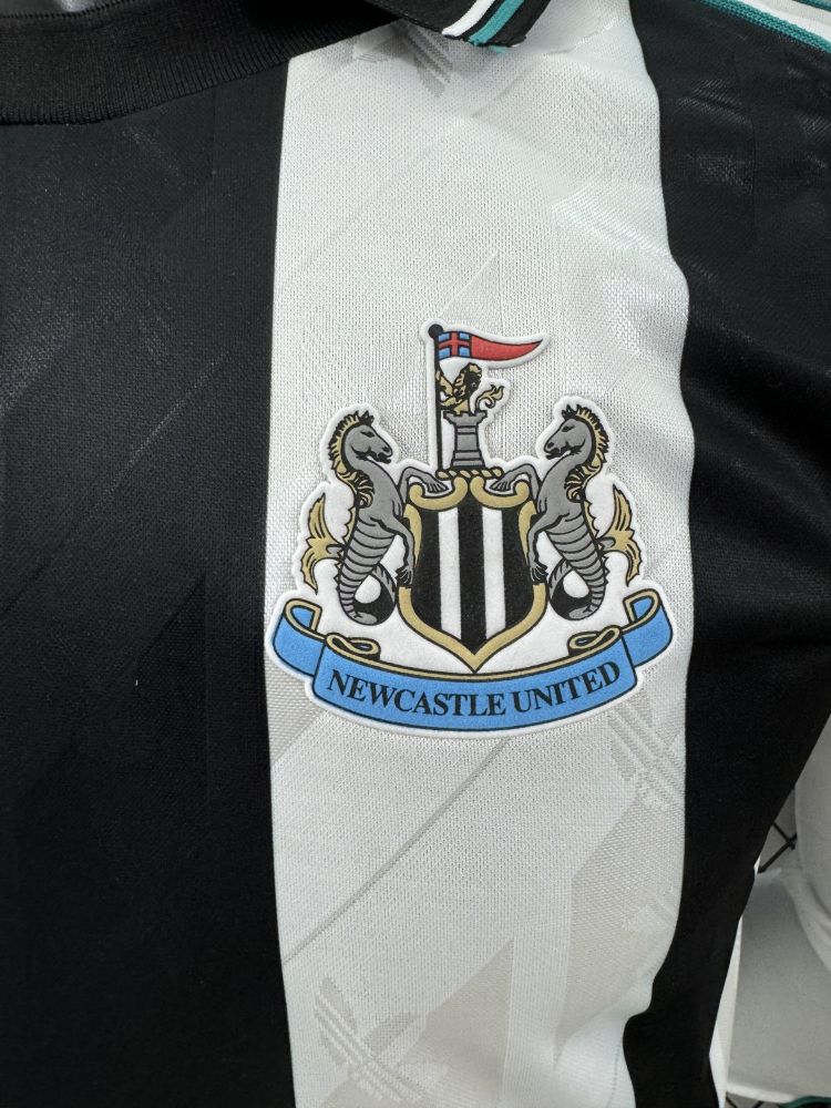 2024/2025 Newcastle United Retro Version Of Long-Sleeved Football Jerseys (Player Edition)