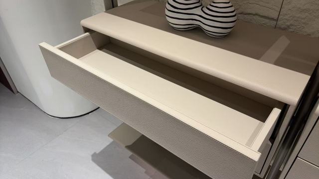 Curved column bookshelf