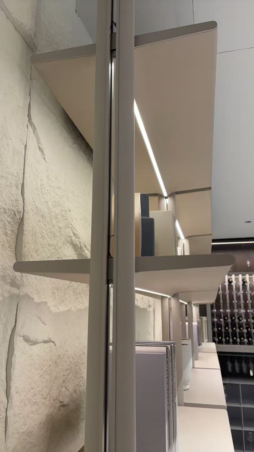 Curved column bookshelf