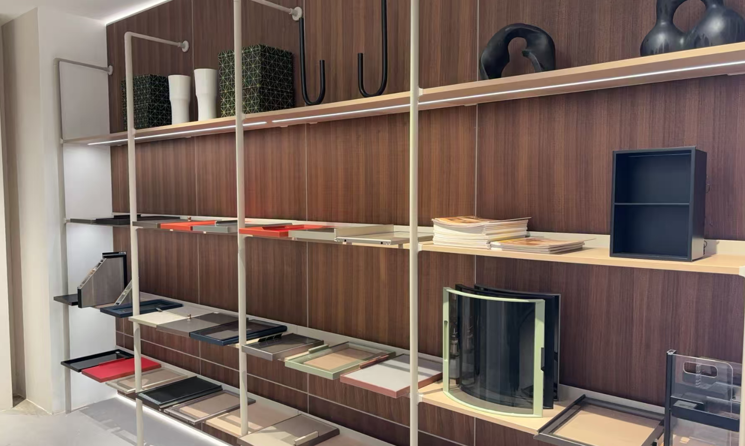 Curved column 18mm board shelf