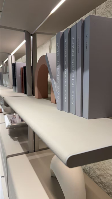 Curved column bookshelf