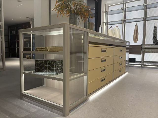 Curved corner island