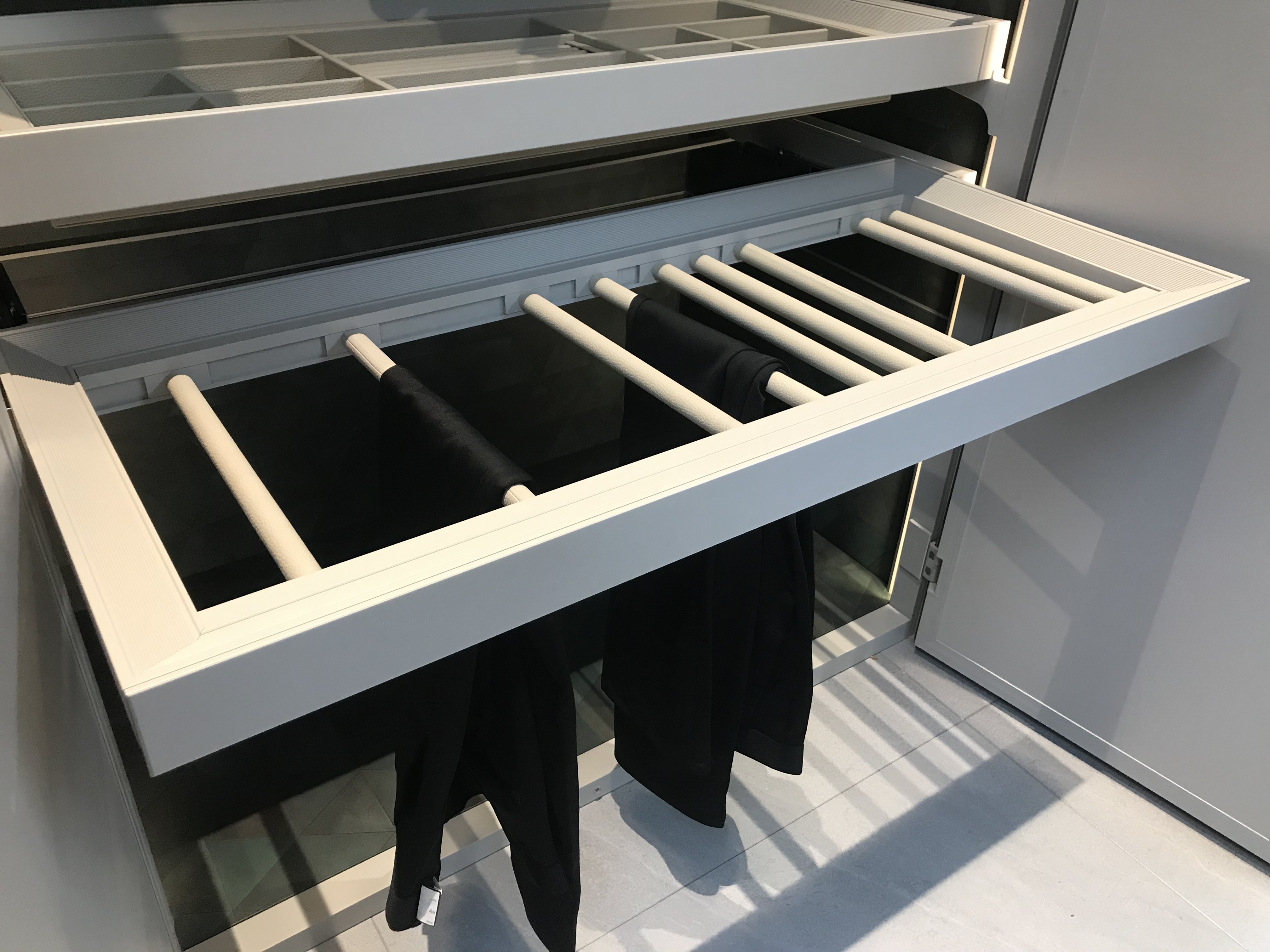 Wall closet