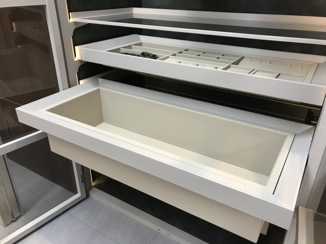 Wall closet