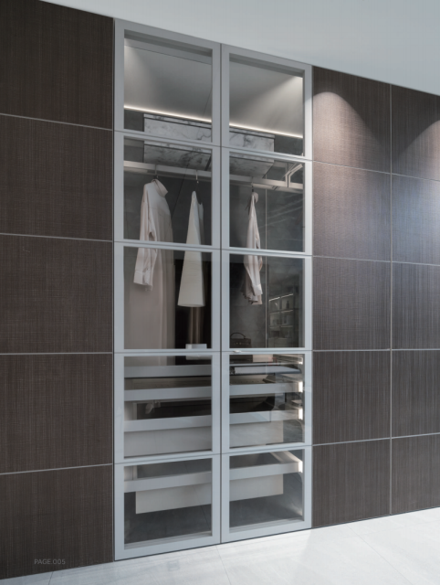Wall closet