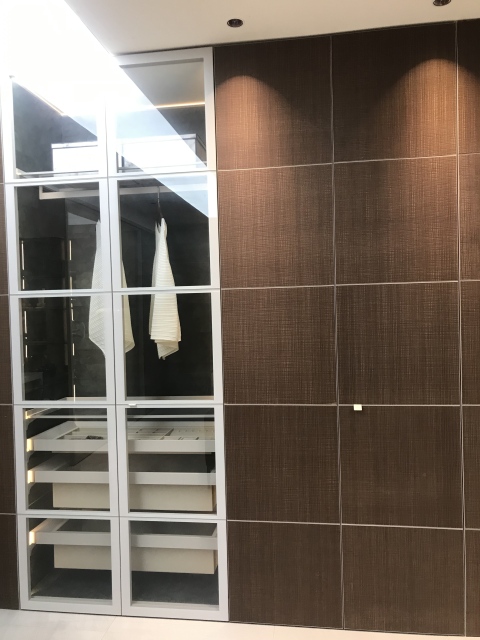 Wall closet