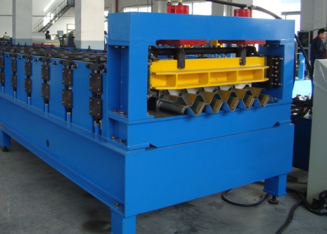 Metal Decking Forming Machine