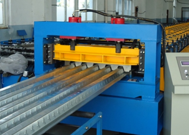 Metal Decking Forming Machine