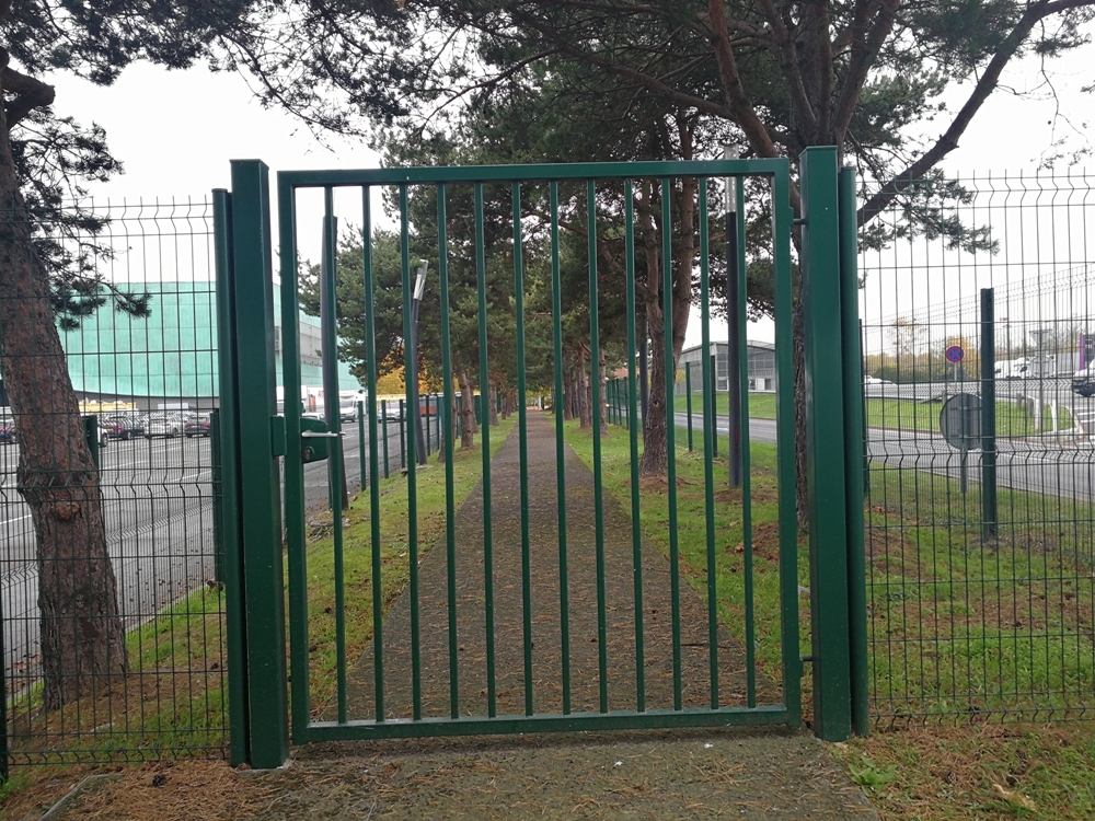 FENCE GATES