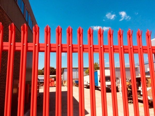 PALISADE FENCE