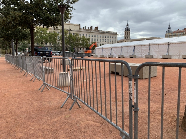 Crowed control Barriers