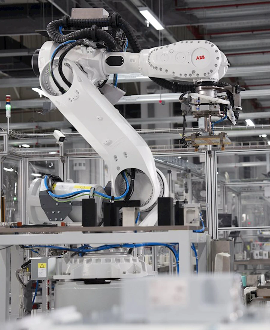 Industrial automation servo motor and precision drive application