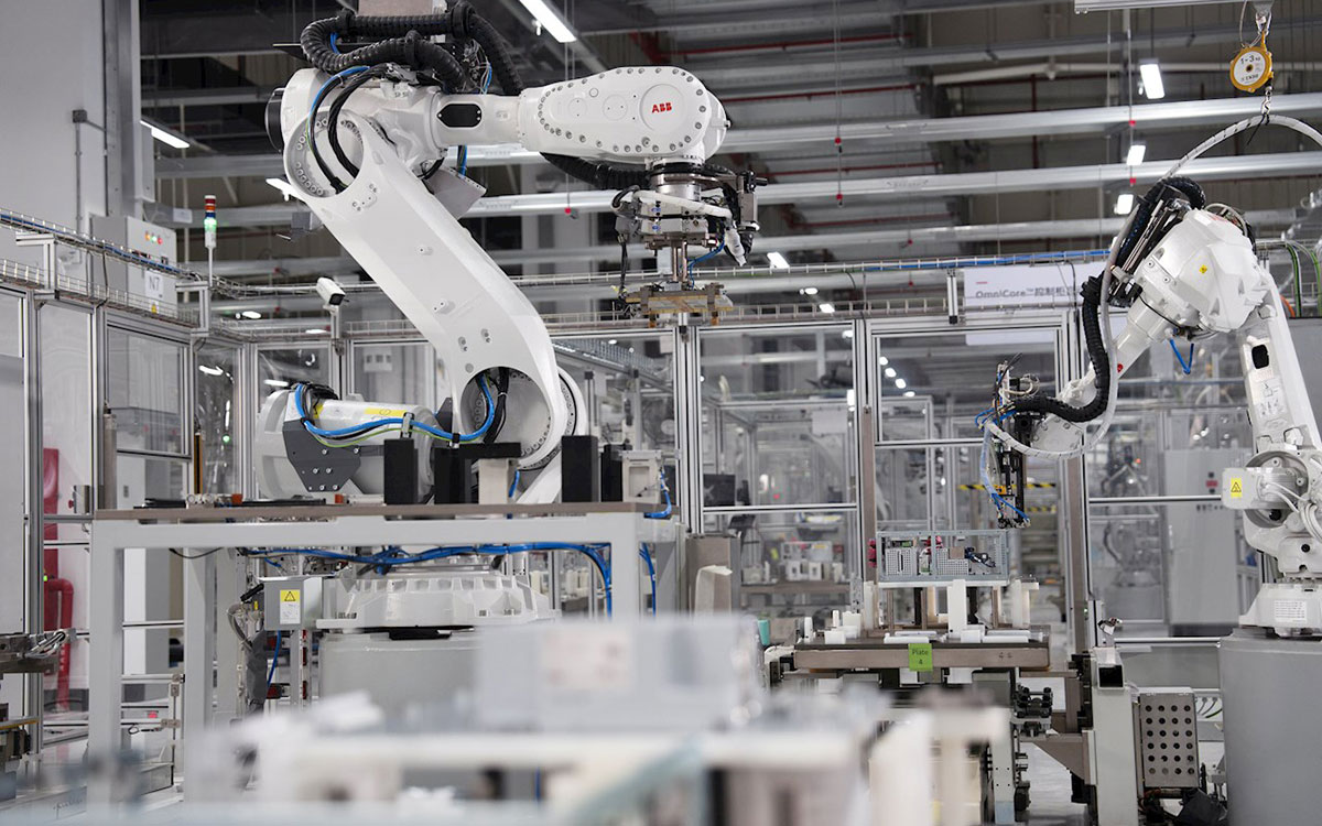 servo actuator and automation application using a custom worm shaft