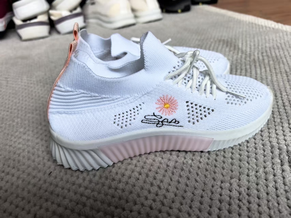 Daisy Embroidered Knit Mesh Casual Sneakers